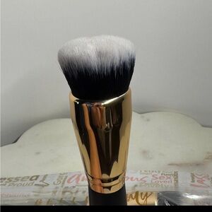 Luxurious Gold and Black Belle Beauty Makeup Brush